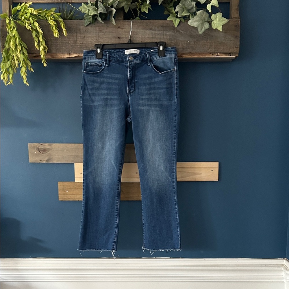Social Standard by Sanctuary Mid-Rise Kick Crop Jeans with Raw Hem Sz 10. EUC